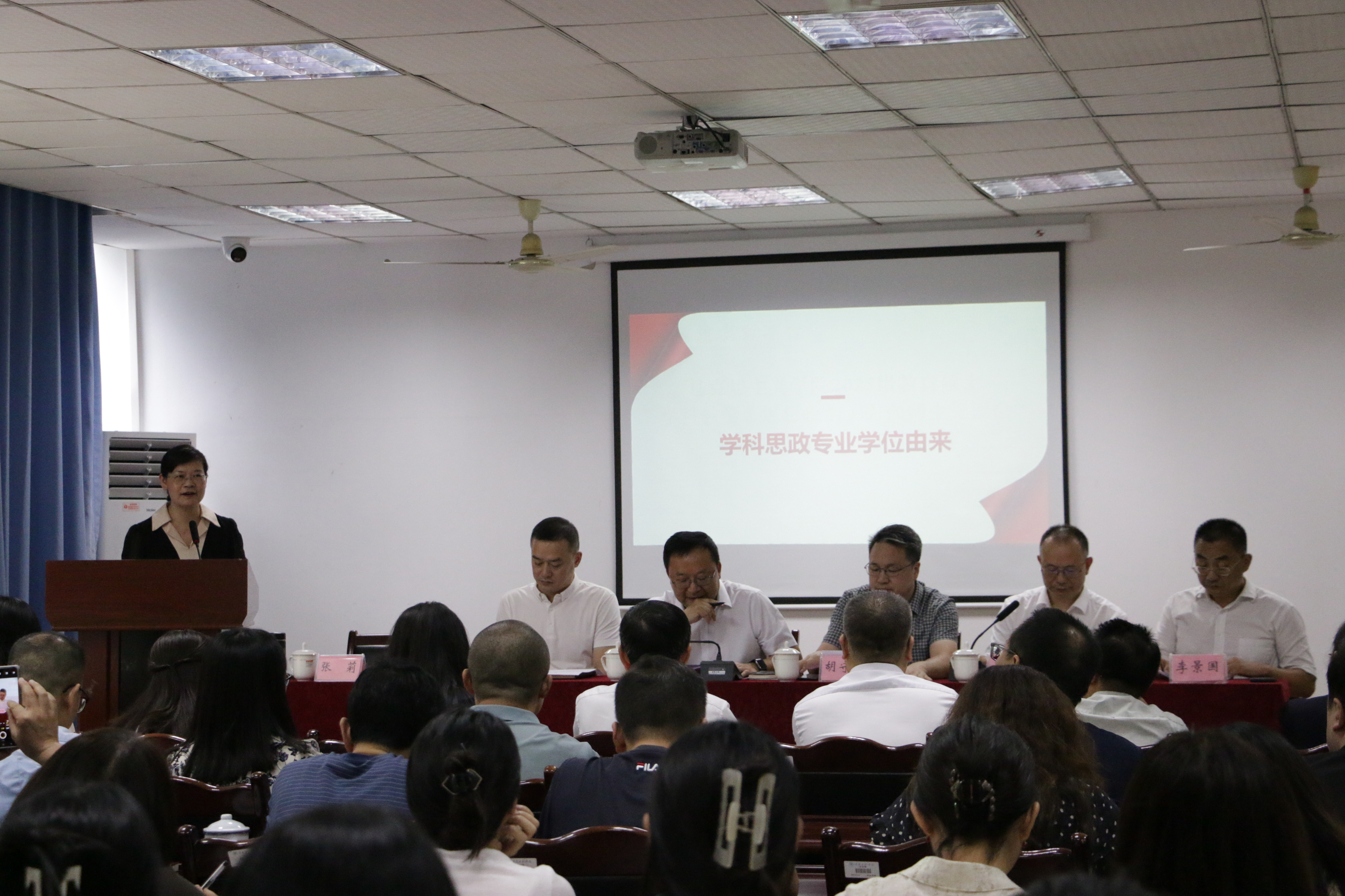 deHR_1758418011049095519.jpg deHR_1758418011049095519.jpg